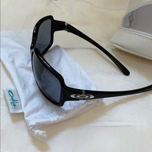 Women’s Oakley Sunglasses w/ original case